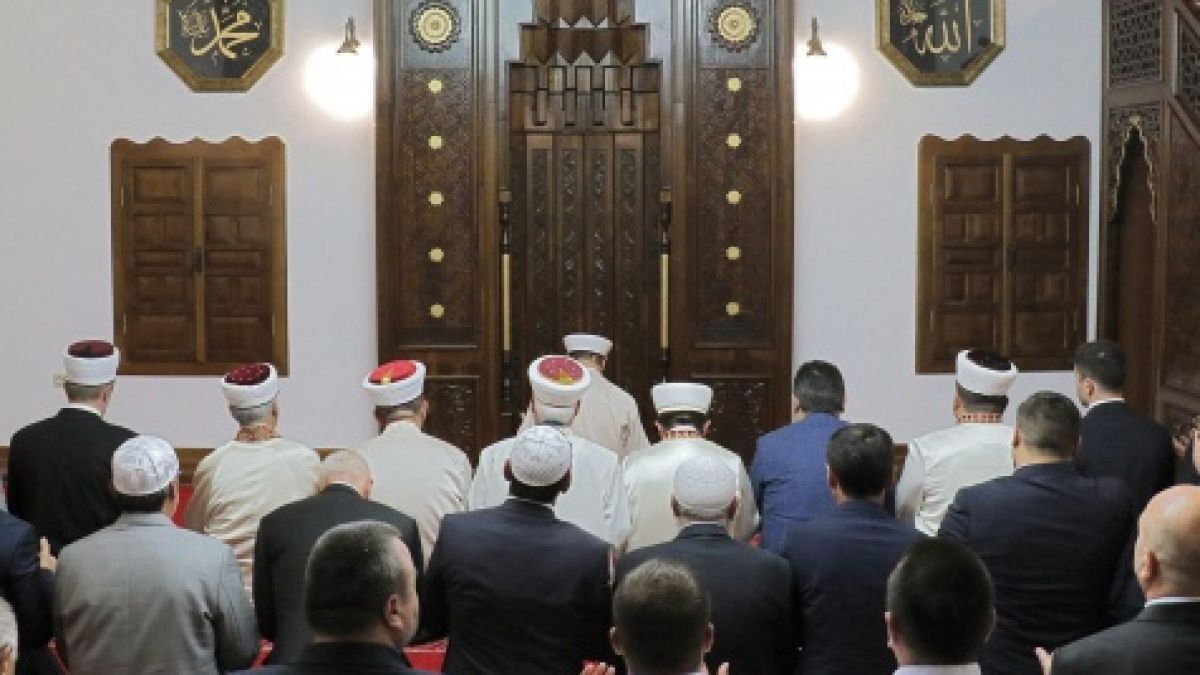 Най-старата джамия в България бе открита тържествено след основен ремонт (СНИМКИ)