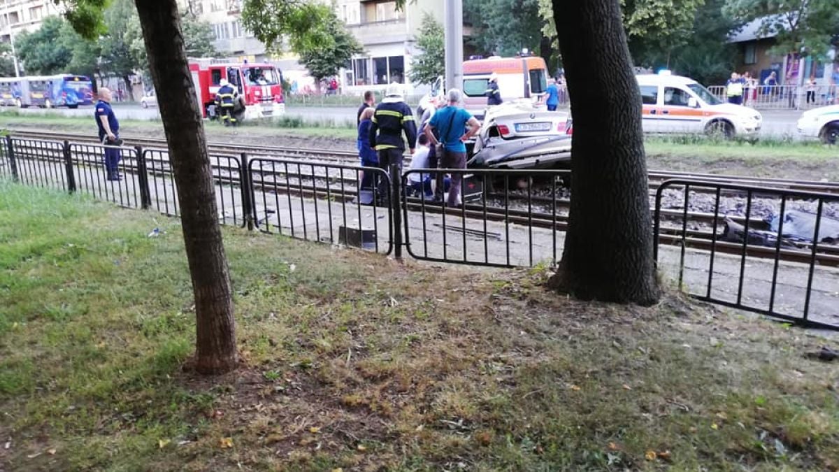 Извънредно и първо в БЛИЦ! Брутално верижно меле на столично кръстовище, жена бере душа, хвърчат линейки! (СНИМКИ)