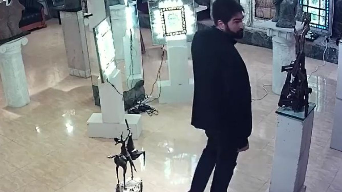 Виждали ли сте този господин? Ставри Калинов го издирва заради нещо много гнусно (ВИДЕО)