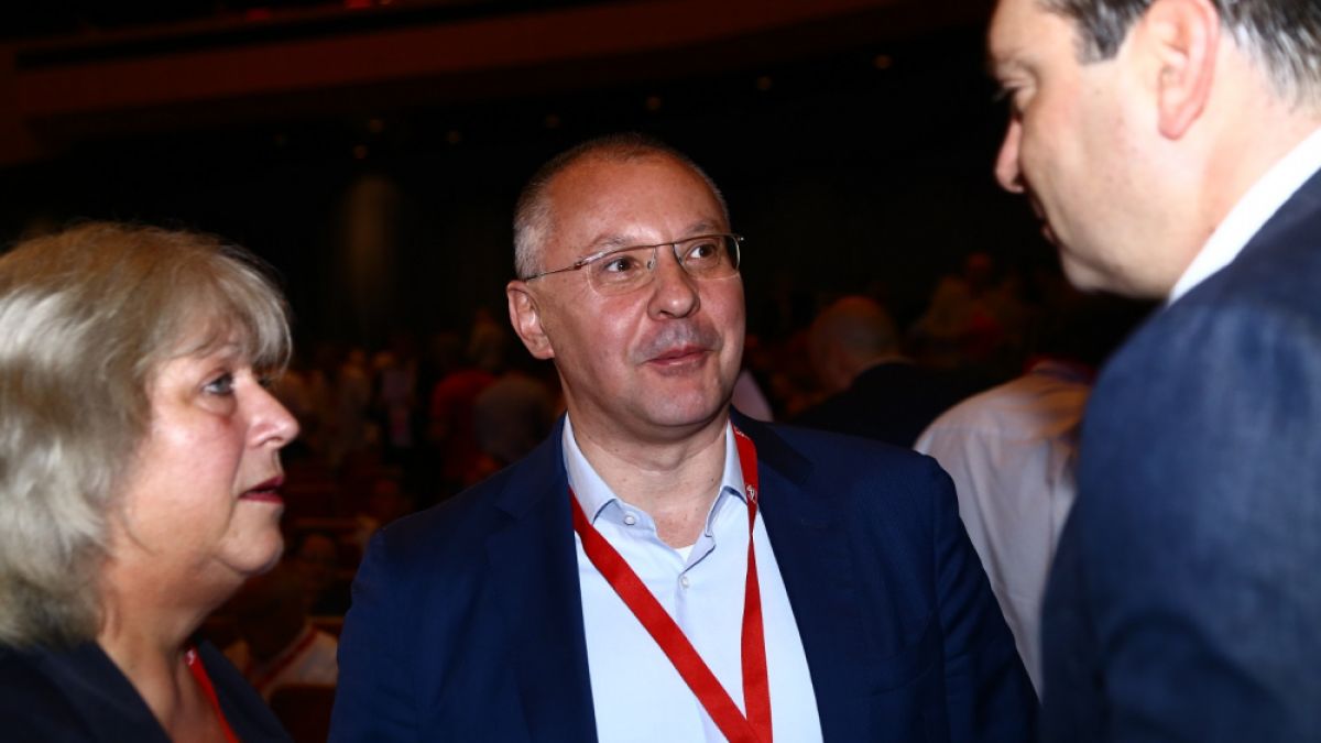Станишев към БСП: Никога не е късно да изпаднеш в нелепо положение