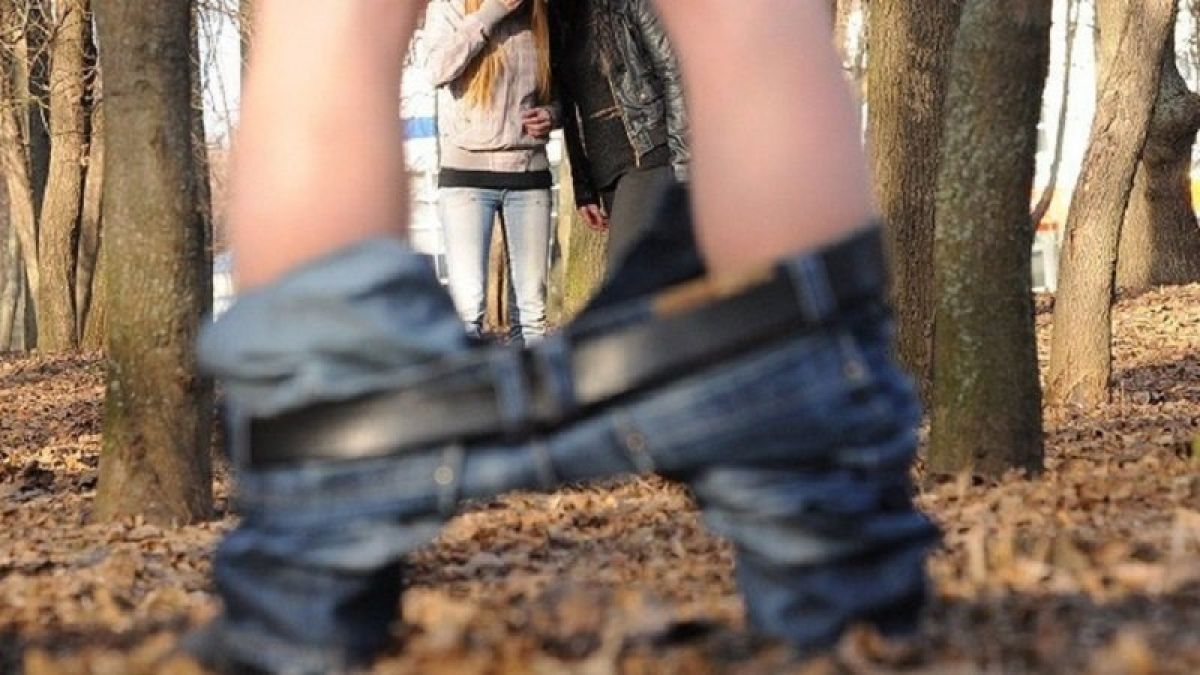 Мъж си развя достойнството посред бял ден пред ученички в Мездра