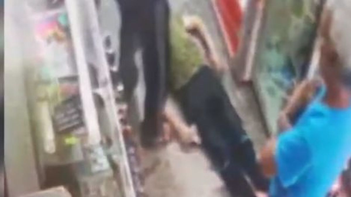 Брутално ВИДЕО 18+ от казанлъшки магазин потресе всички!