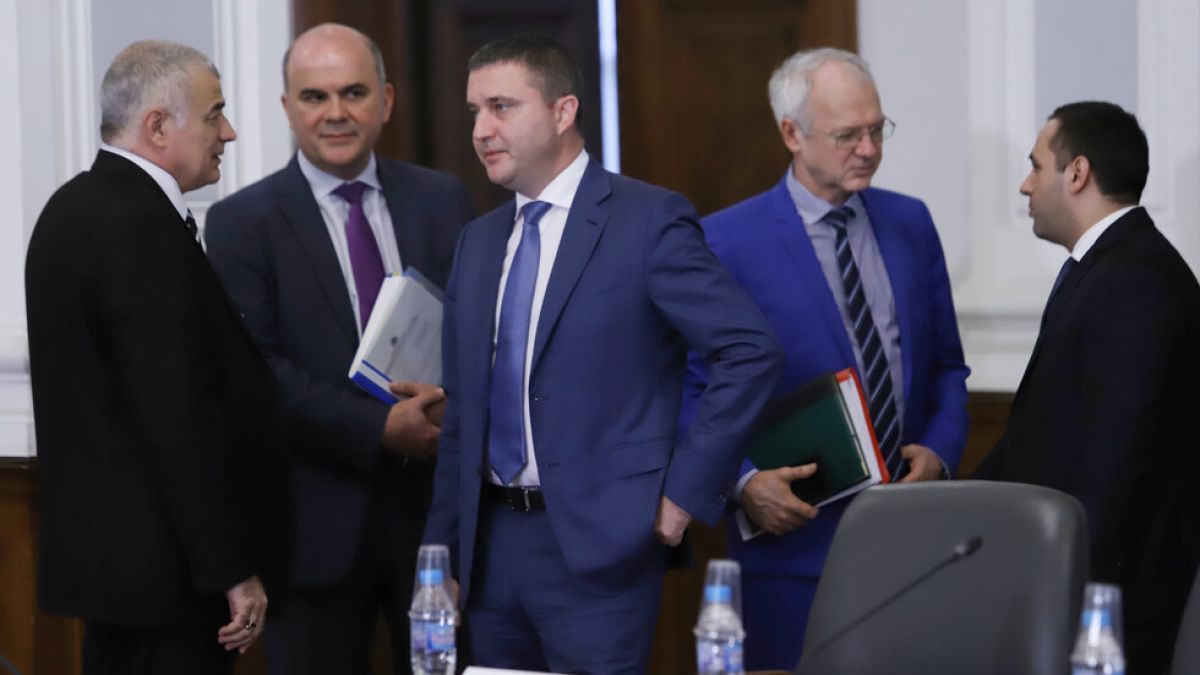 Тристранният съвет реши: Няма да има по-ниско ДДС за хляба и лекарствата