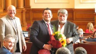 Изненада в парламента! Вежди Рашидов поднесе букет на... (СНИМКА)