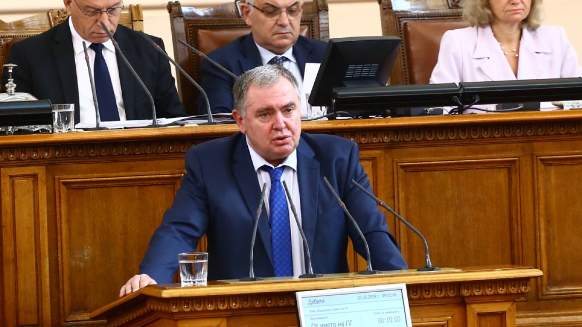 Депутатът, на който Цацаров вдигна мерника, хвърли бомба