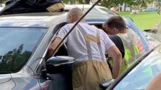 Майка направи нещо немислимо с бебето си, което потресе полицаите (СНИМКИ)