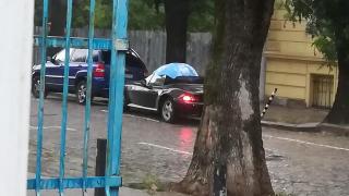 Само в БЛИЦ! Столичанин с BMW кабрио изби рибата (СНИМКИ)