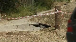 Под вода: Колите в половин България станаха лодки, път в община Сатовча се разцепи (СНИМКИ/ВИДЕО)