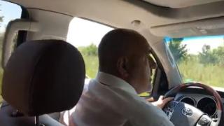 Борисов смени джипа с... електрокар (ВИДЕО)