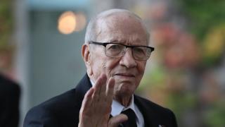 Президентът на Тунис постъпи по спешност в болница