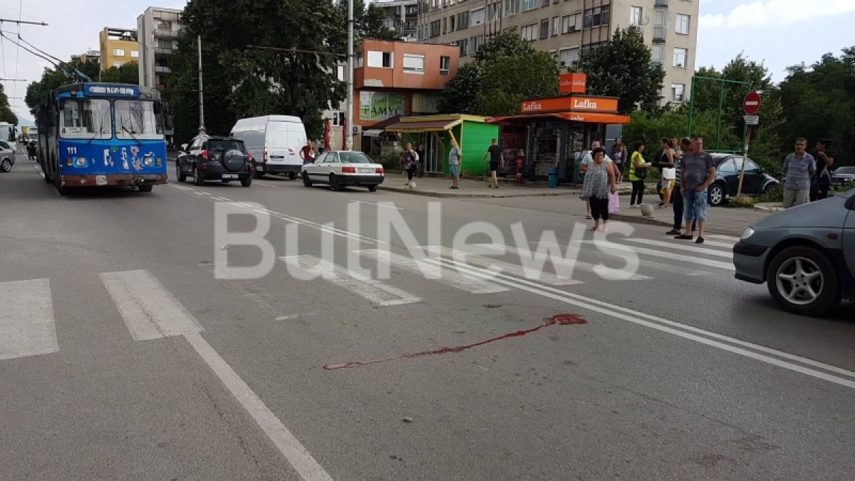 Моторист проля кръвта на известен лекар пред болницата във Враца (СНИМКИ 18+)