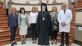 В "Майчин дом" въведоха робот-чудо, Фандъкова във възторг (СНИМКИ)