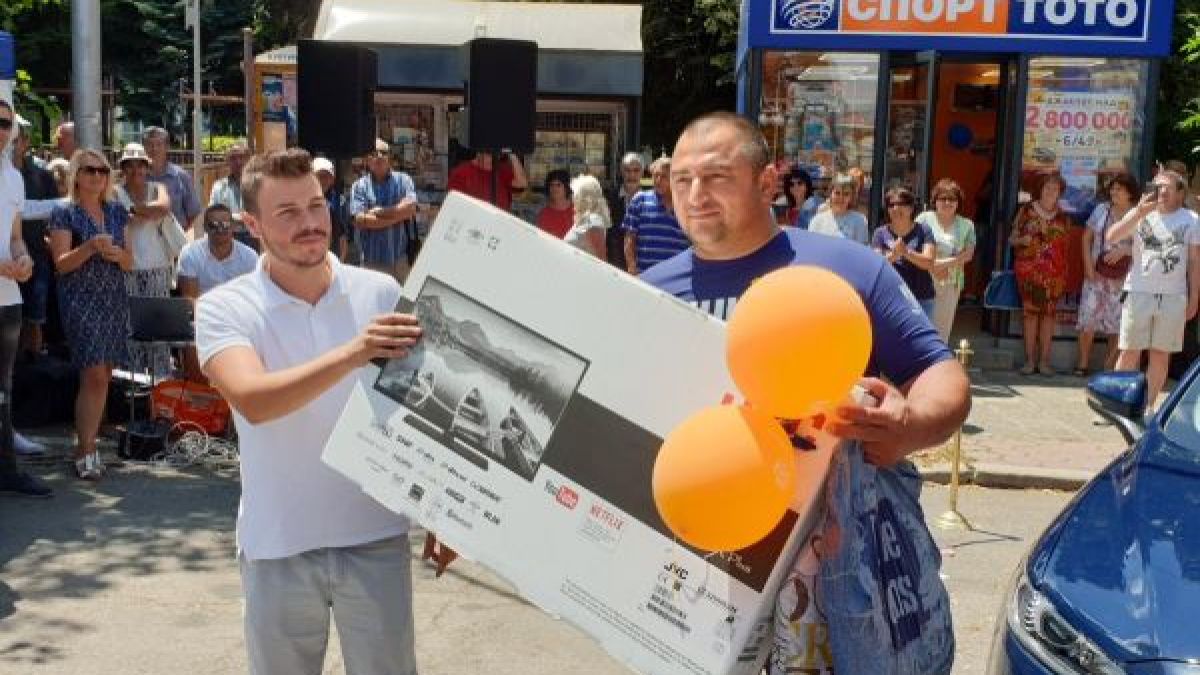 Късметлия от Кюстендил спечели Форд Мондео от „ТОТО 2 - 6 ОТ 49“ на Спорт ТОТО