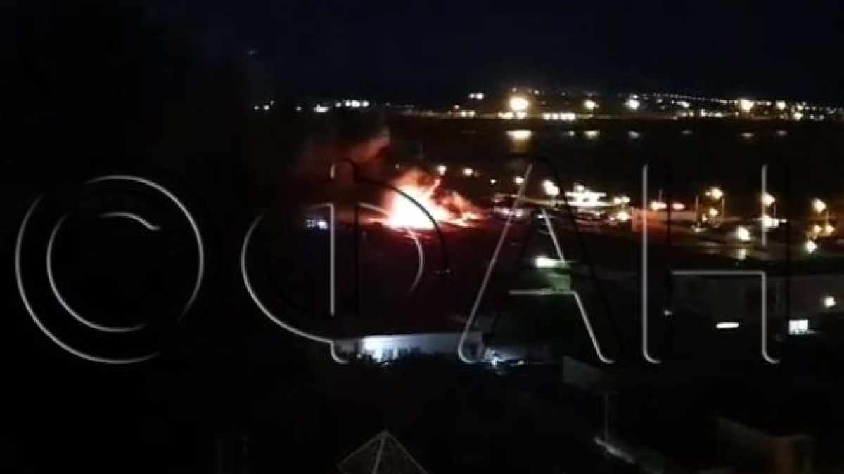 Голям пожар лумна на централния пазар в Магнитогорск (ВИДЕО)