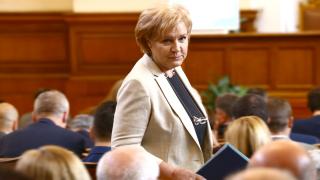 Менда Стоянова обяви бюджет 2020 за "пица с пармезан и шунка" и кой ще се облажи от нея