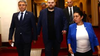 Пеевски дари 13 апарата за обдишване на обща стойност 468 000 лева
