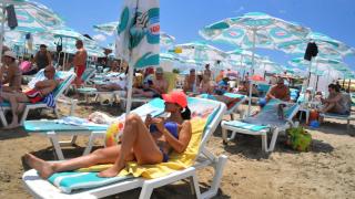 15 плажа у нас пускат безплатни шезлонги и чадъри