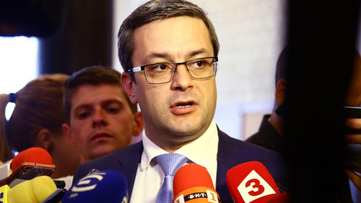 Тома Биков: Кой още вярва на "Отровното трио" за провокатори на протеста, а бомбите в палатките?!