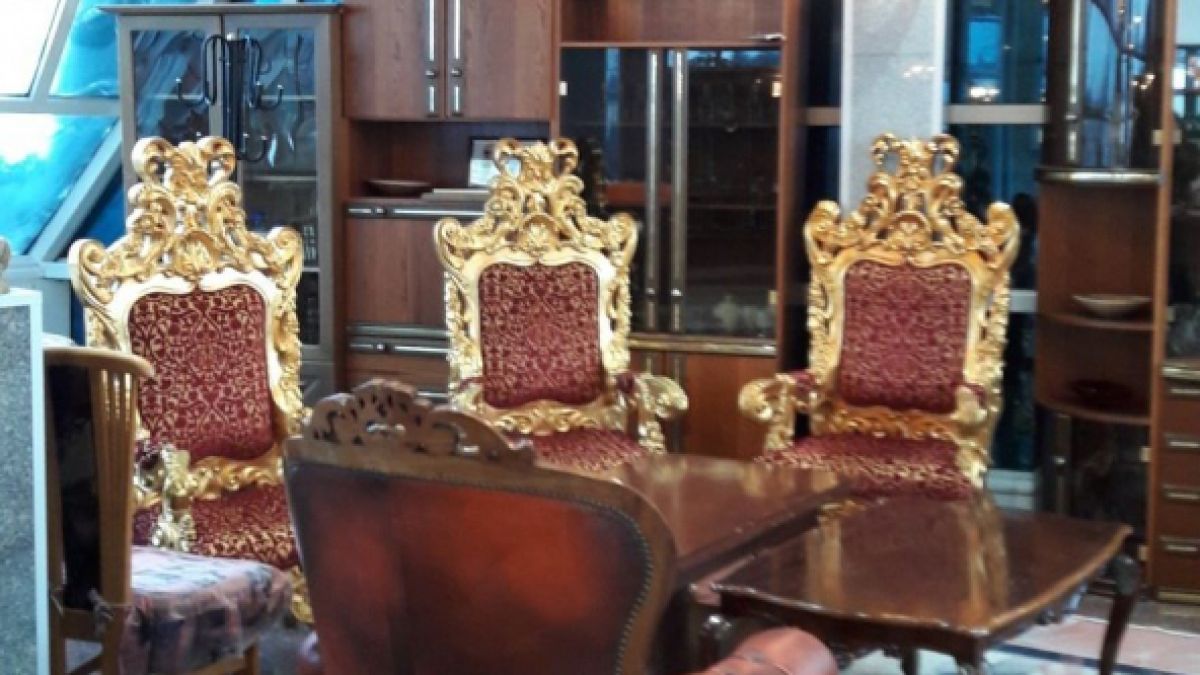 НАП погна богаташите с луксозни коли и имоти