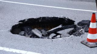 Пловдивчанка осъди общината за солидна сума заради дупка 