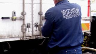 Родни митничари откриха цяло имане във въздуховода на влекач, пътуващ за Турция СНИМКА