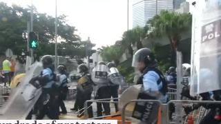 Революция в Хонконг: Щурмуваха парламента! По улиците е страшно! Зрелищни КАДРИ