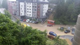 Мощна буря удари Смолян, улиците са под вода! (СНИМКИ)