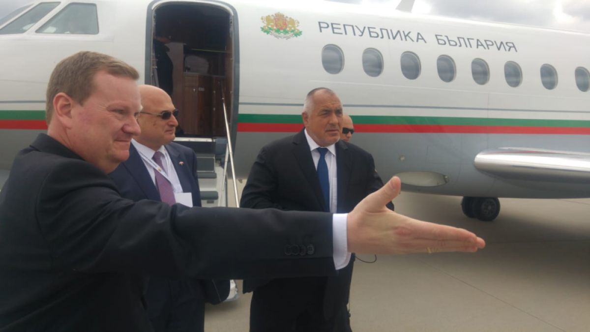 Борисов кацна в Познан, поздрави служителите на МВР (СНИМКИ)