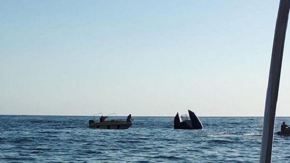 ВИДЕО с потъването на туристическото корабче в Черно море