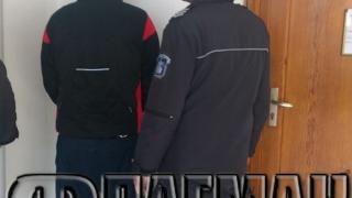 Пратиха Берката при авера му Капитанов в затвора, карал надрусан с пико, амфети и трева