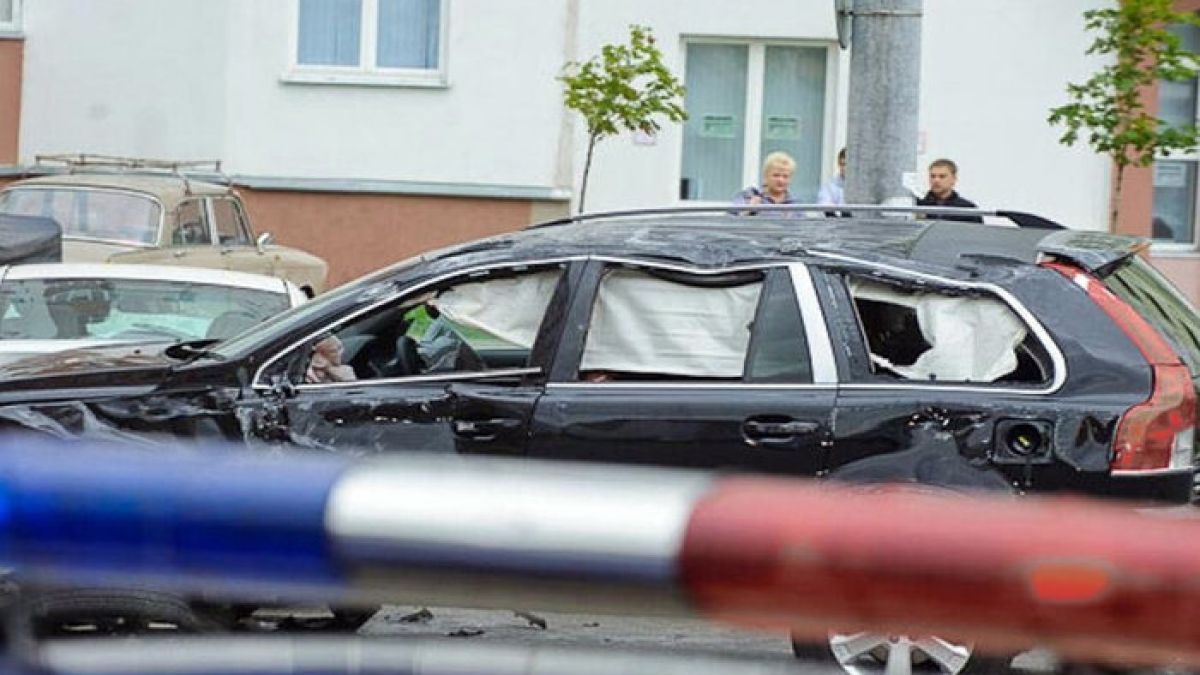 Пенсионер с Волга-21 потроши 12 вносни джипа и лимузини на общинари (СНИМКИ)