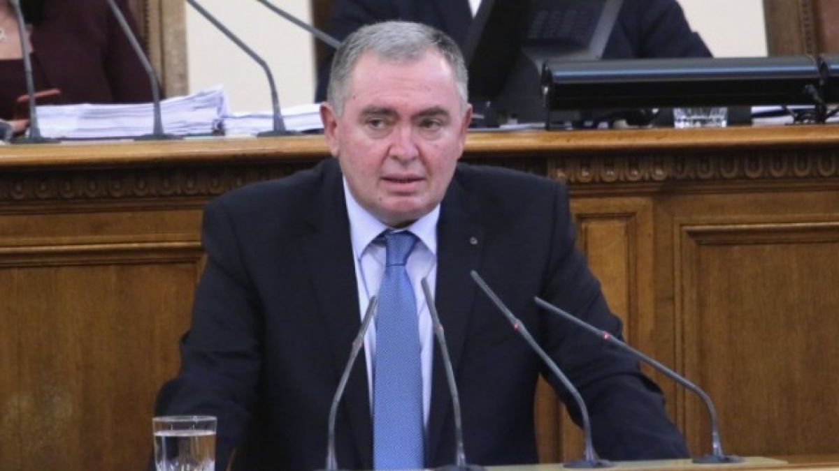 Денят в парламента започна с извънредно съобщение!