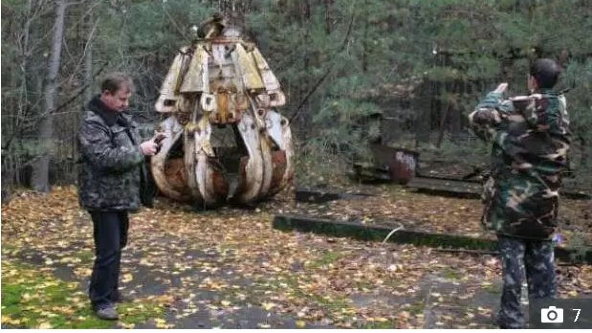 Откриха смъртоносно опасен радиоактивен багер край Чернобил (СНИМКИ)
