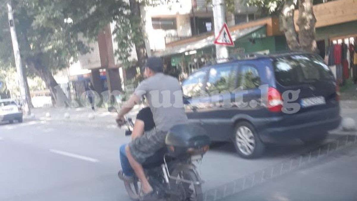 Този мотоциклетист от Враца си плаче отвсякъде за глоба (СНИМКИ)