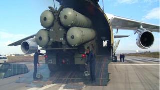 Самолети с С-400 на борда не спират да каца в Турция