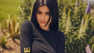 Кайли Дженър се съблече чисто гола, остави само шапката си (СНИМКА 18+)