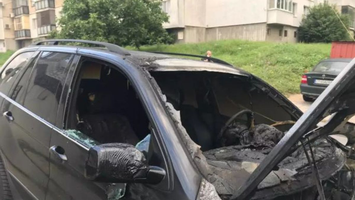 Казанлъчанин видя своя джип BMW Х5 тази заран и изпадна в шок (СНИМКИ)