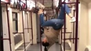 Еротичен танц на брюнетка изуми пътниците в метрото в София (СНИМКИ/ВИДЕО)