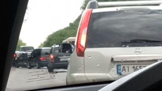Кортежът на Зеленски се удари в автобуси с деца (ВИДЕО)
