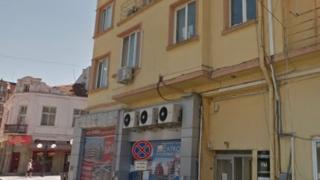 Извратеняк си го извади пред две момичета в Поморие и...