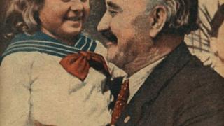 Момичето от снимката с Георги Димитров си отиде на 80