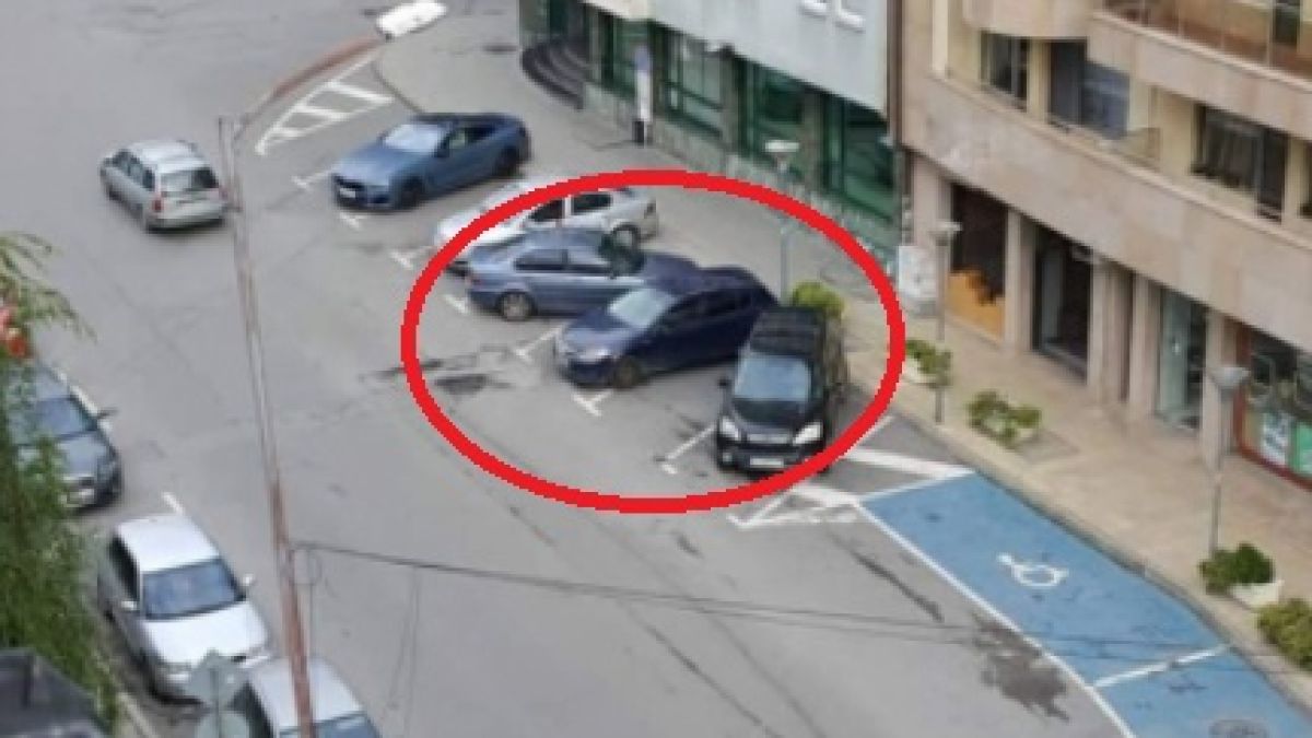 СНИМКА показва как безумно паркират кифлите в София 