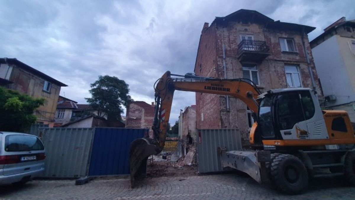 Къща пропадна в изкоп за нова жилищна сграда в столицата