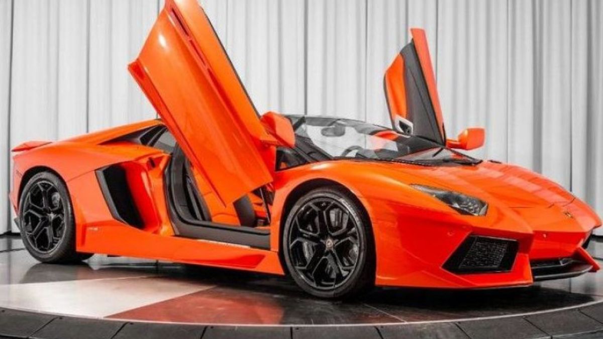 Разбиха незаконна работилница за "нискобюджетни" Ferrari и Lamborghini