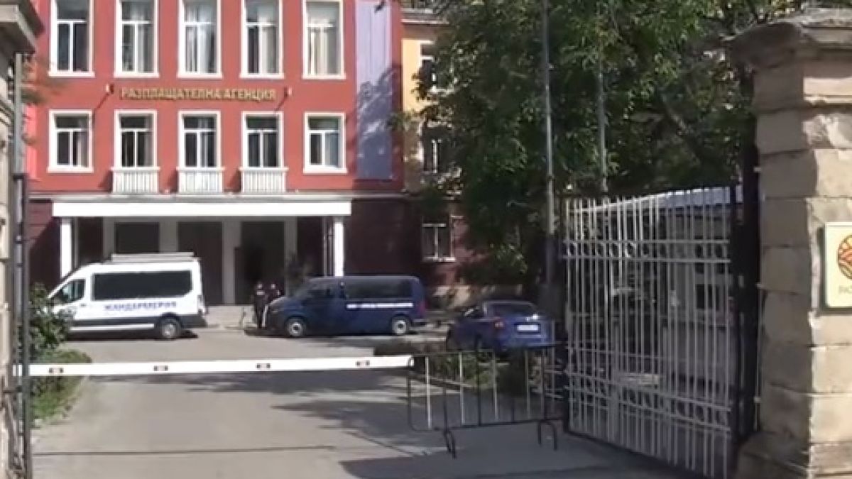Задържан при акцията в ДФ "Земеделие" държал супер мерцедес в гаража на Миню Стайков (СНИМКА)