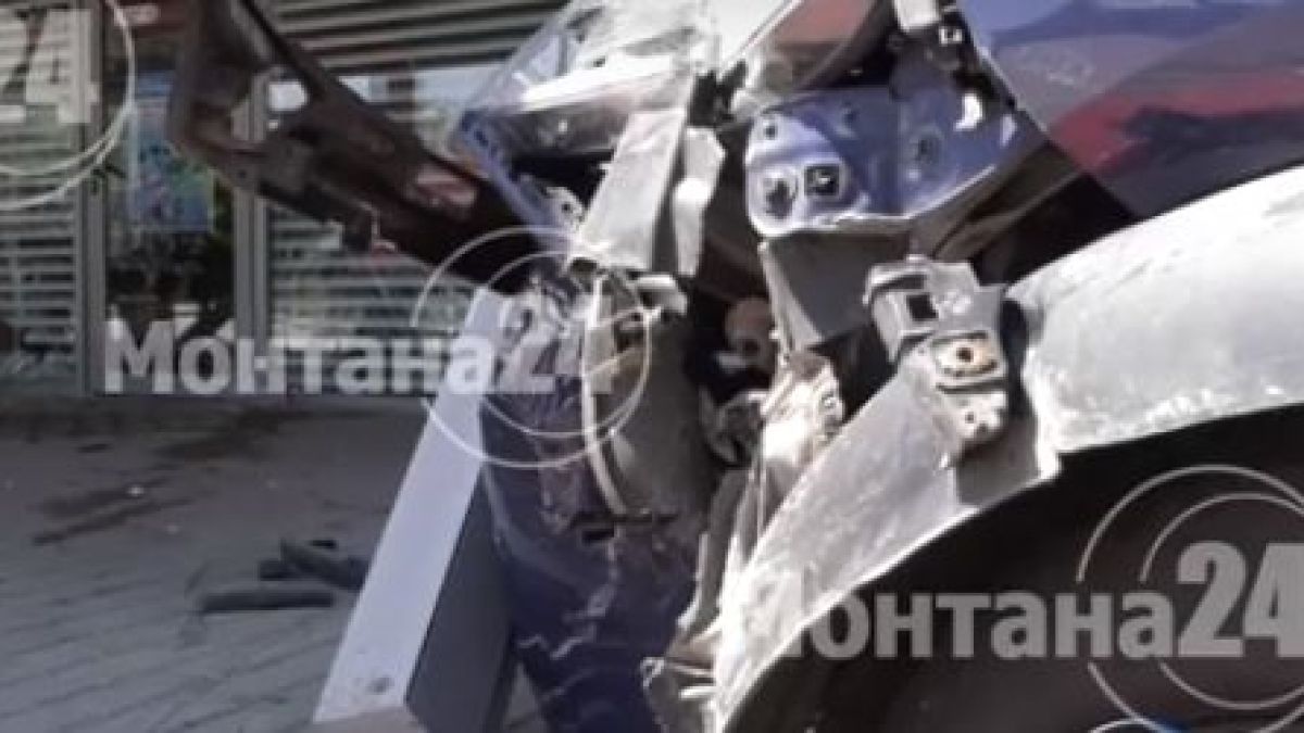 Ужас в Монтана! Кола се вряза в бензиностанция (ВИДЕО)