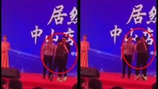 Психопат разпори корема на актьор директно на сцената (ВИДЕО 18+)