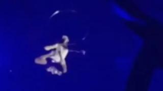 Акробатка падна зловещо от 11 метра височина (ВИДЕО)
