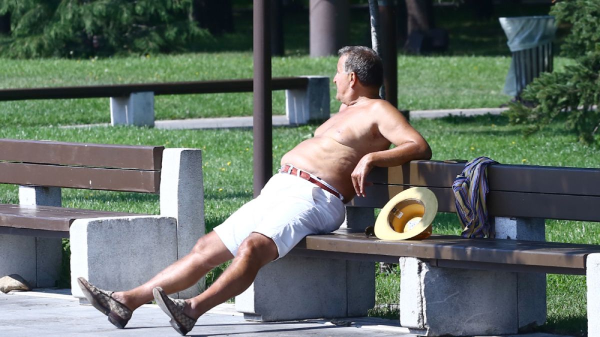 Дърво и камък се пукат от жега, най-горещо бе в...