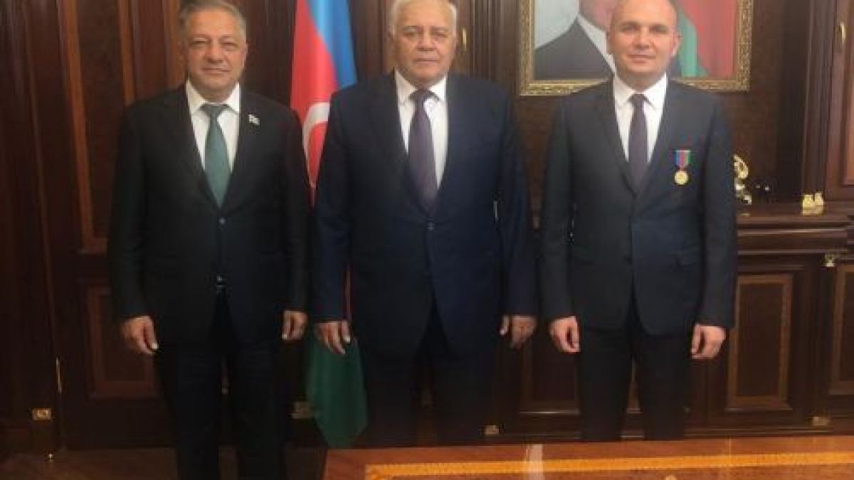 Евродепутатът Илхан Кючюк удостоен с престижен орден от парламента на Азербайджан